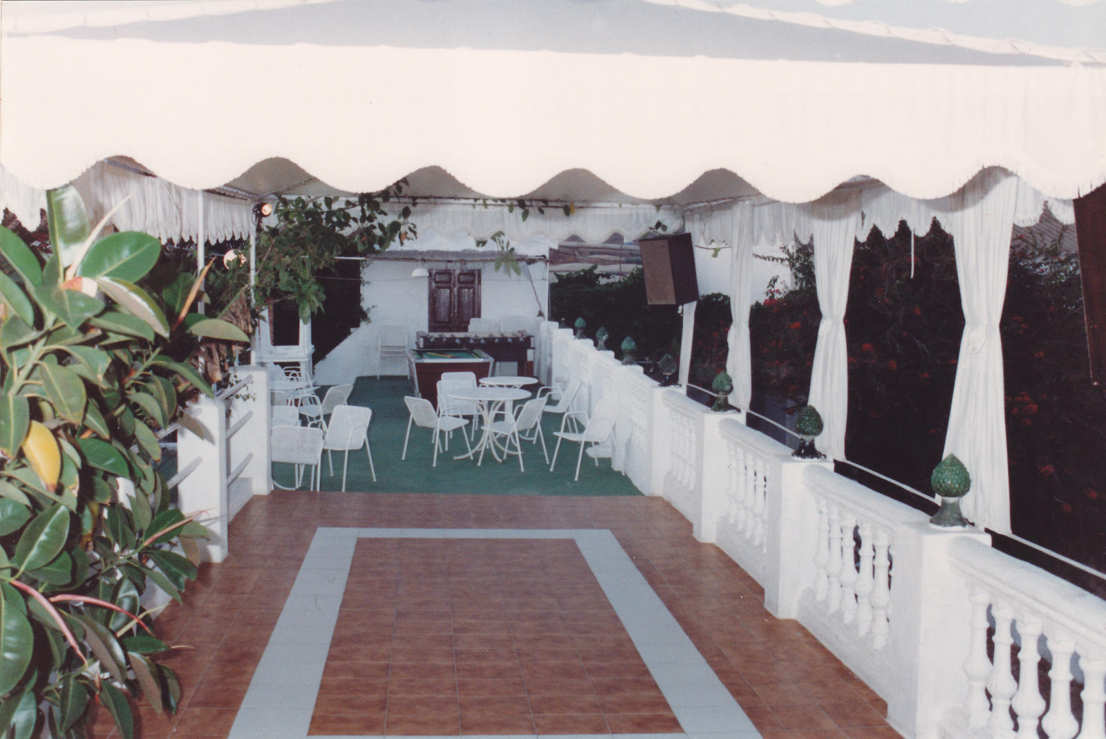 Covered terrace with tables and chairs